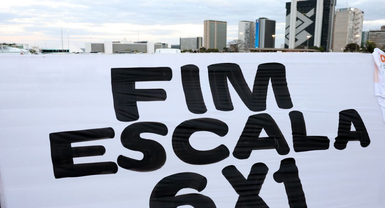 Vereadores fazem “protocolaço” de projetos pelo fim da escala 6x1