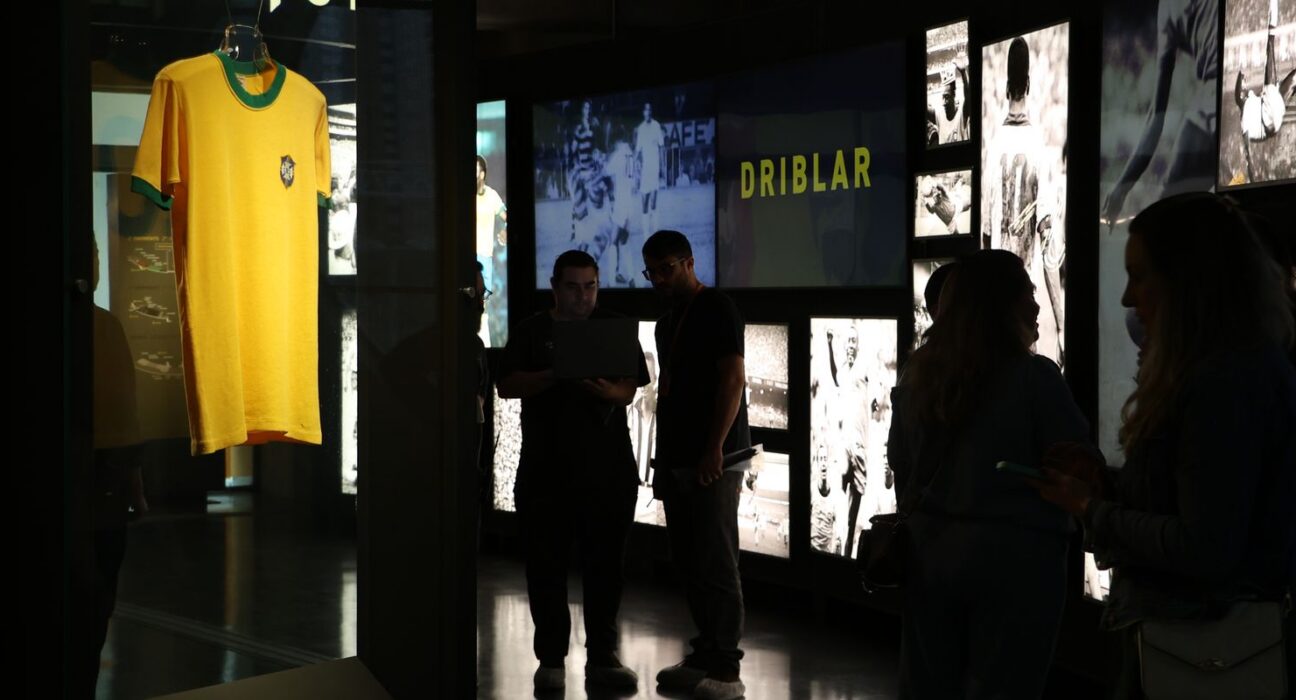 Museu do Futebol lança exposição sobre camisas da seleção brasileira
