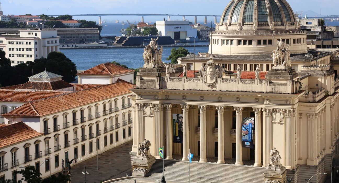 Sede do Legislativo fluminense, Palácio Tiradentes celebra centenário