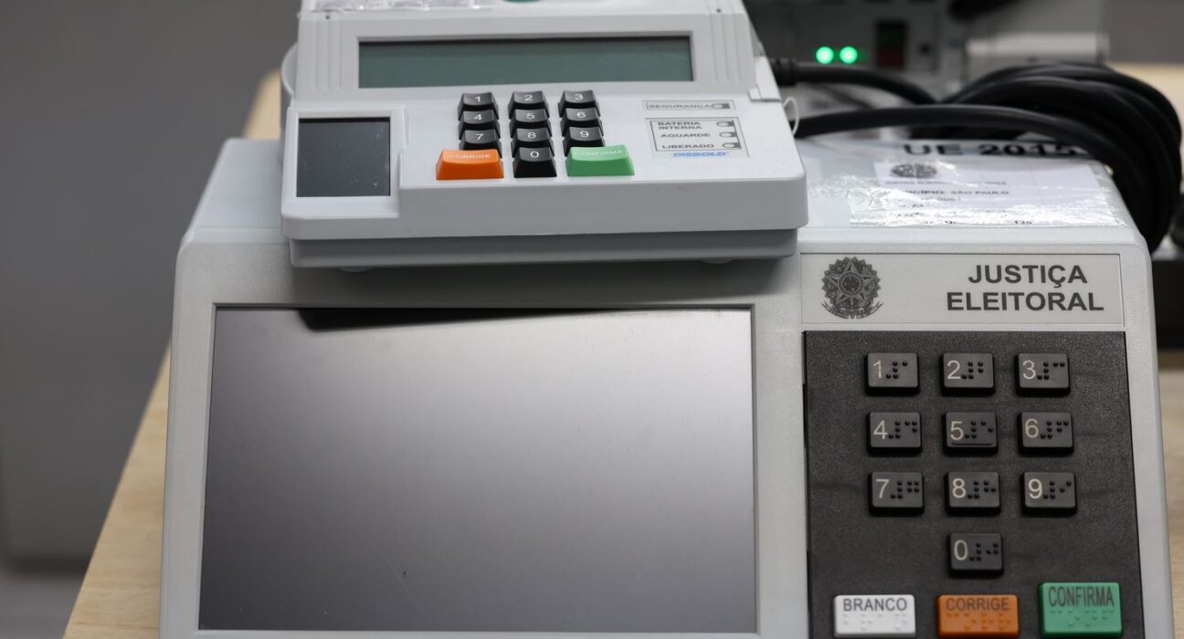 Pesquisa aponta que fake news sobre eleições miram urnas eletrônicas
