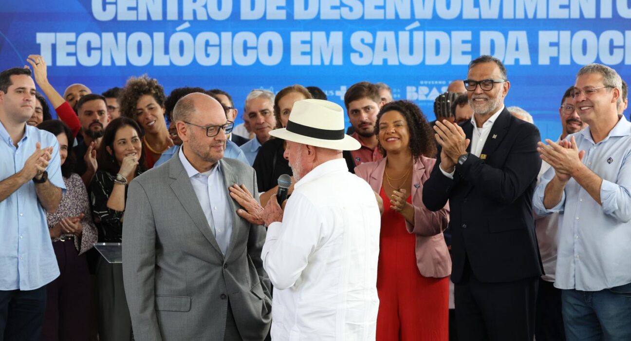 Lula pede que governador do RJ trabalhe para prender milicianos