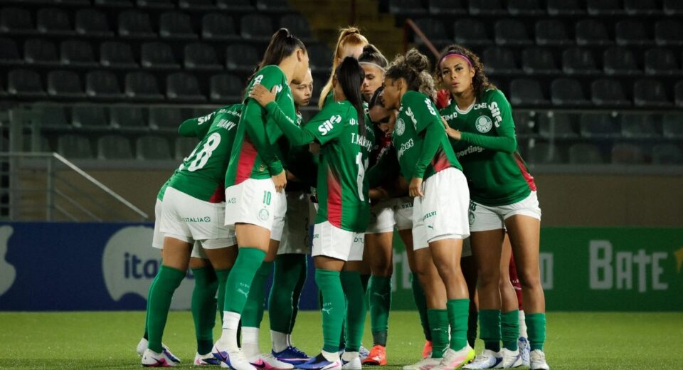 Palmeiras derrota Botafogo e se aproxima da liderança no BR Feminino
