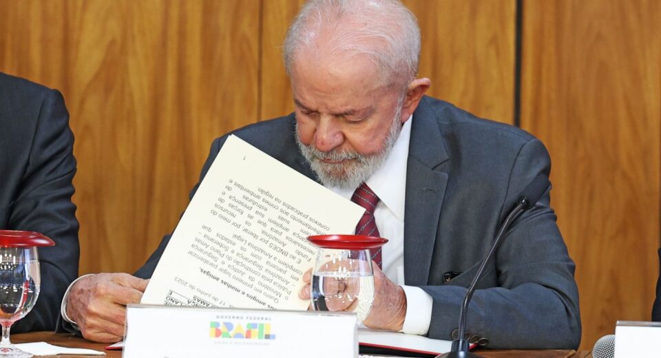 Lula veta lei que reconhece estágio como experiência profissional