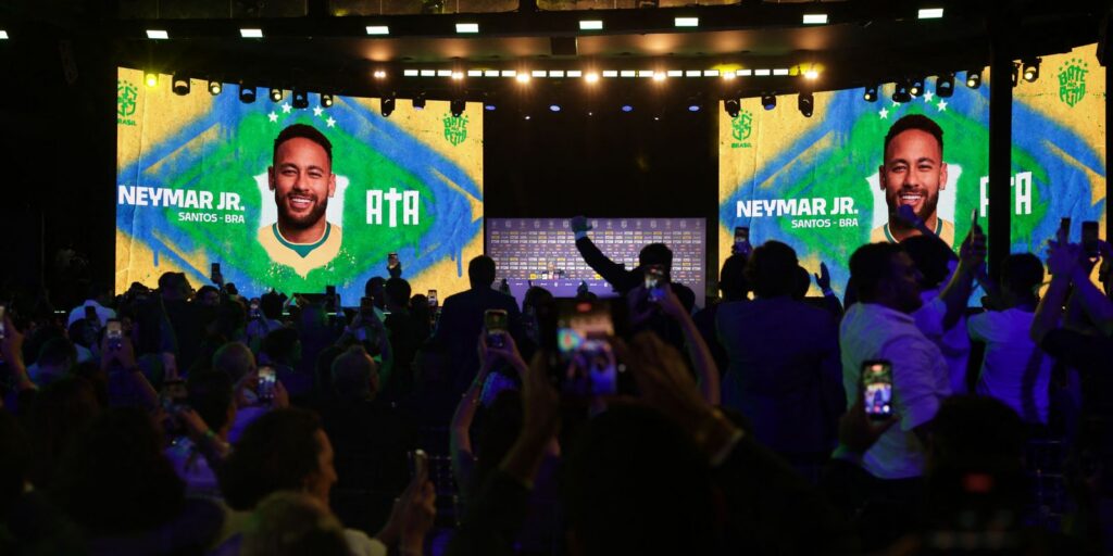 Neymar não treina em apresentação e preocupa a duas semanas da Copa