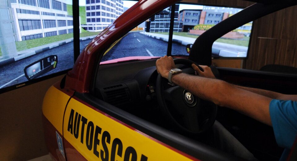 Governo lança sistema para aluno buscar instrutor e autoescola