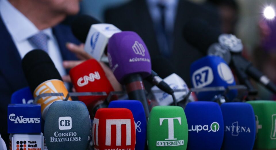 Brasil ultrapassa EUA pela 1ª vez em ranking de liberdade de imprensa