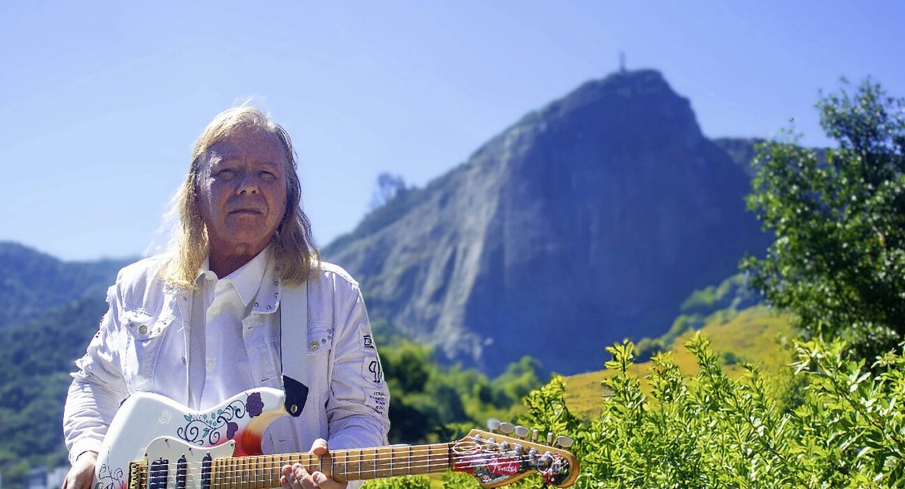 Exposição gratuita comemora 50 anos de carreira de Victor Biglione