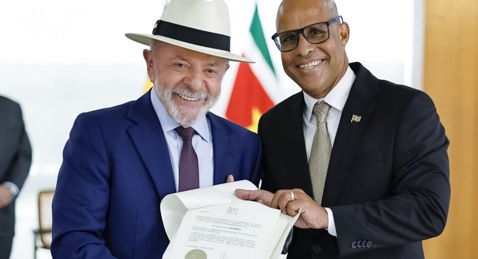 Lula recebe credenciais de sete novos embaixadores