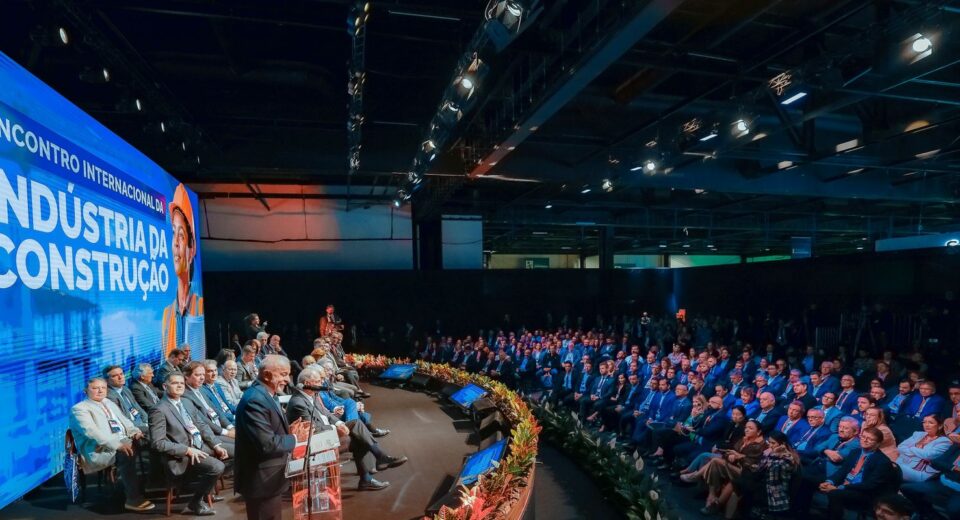 Lula diz que ouvirá demandas de empresários sobre fim da escala 6x1