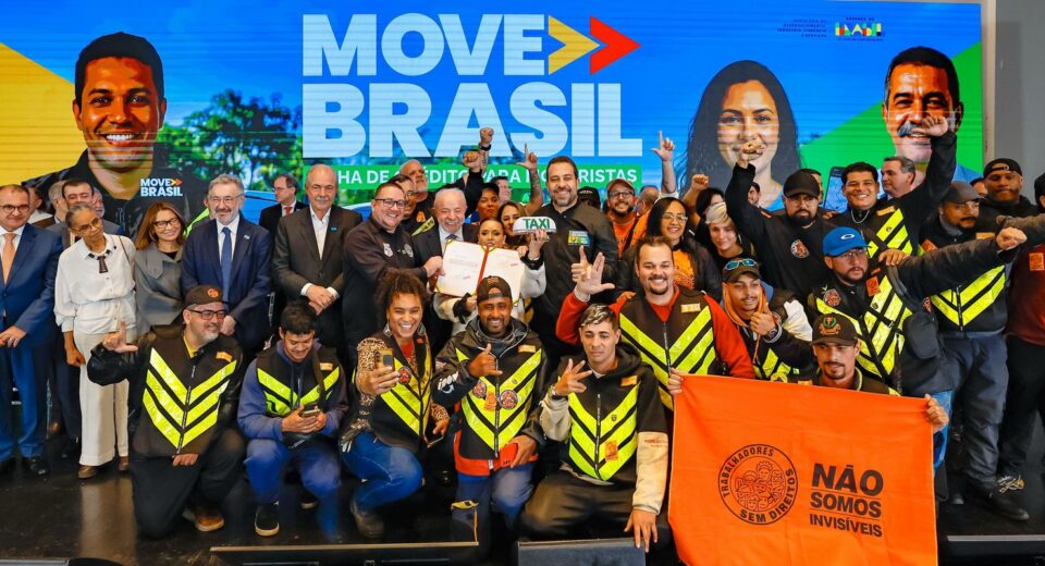 Lula cria programa de R$ 30 bilhões para motoristas de aplicativos