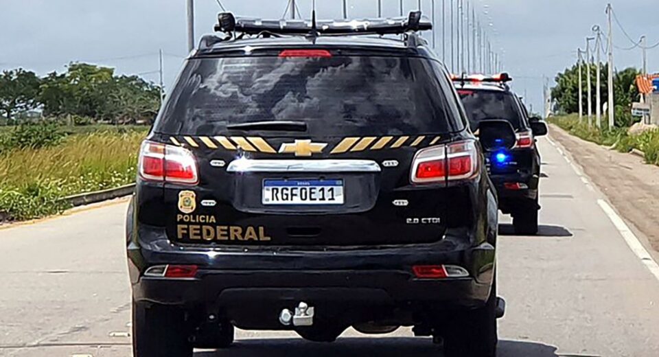 PF combate tráfico internacional de drogas em 10 cidades catarinenses