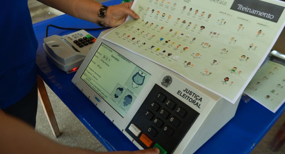 Prazo para tirar ou regularizar título de eleitor termina nesta quarta