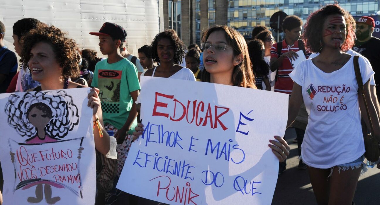 CCJ adia novamente análise de PEC sobre redução da maioridade penal