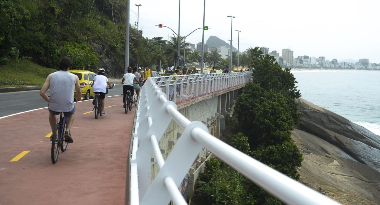 Prefeitura do Rio fecha Ciclovia Tim Maia após ondas de 2 metros