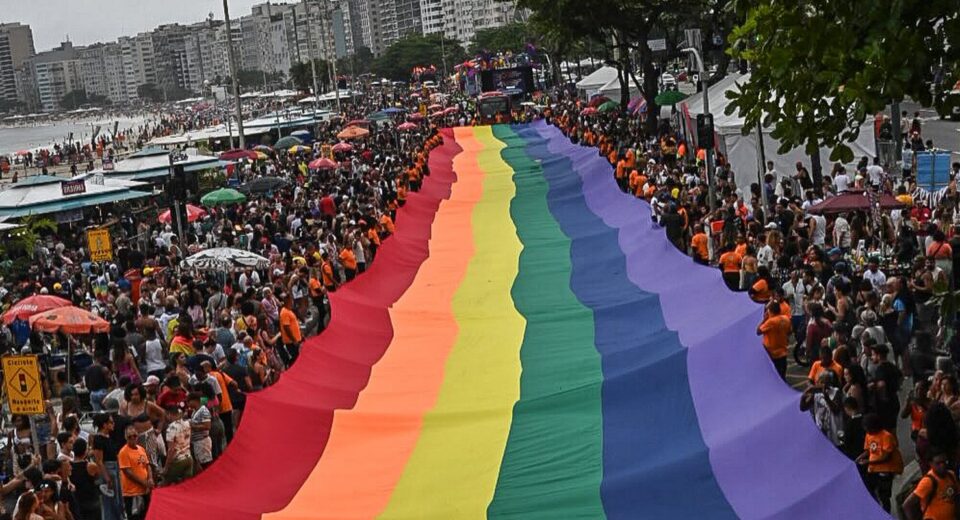 PL que veta criança em evento LGBTQIA+ é inconstitucional, diz jurista