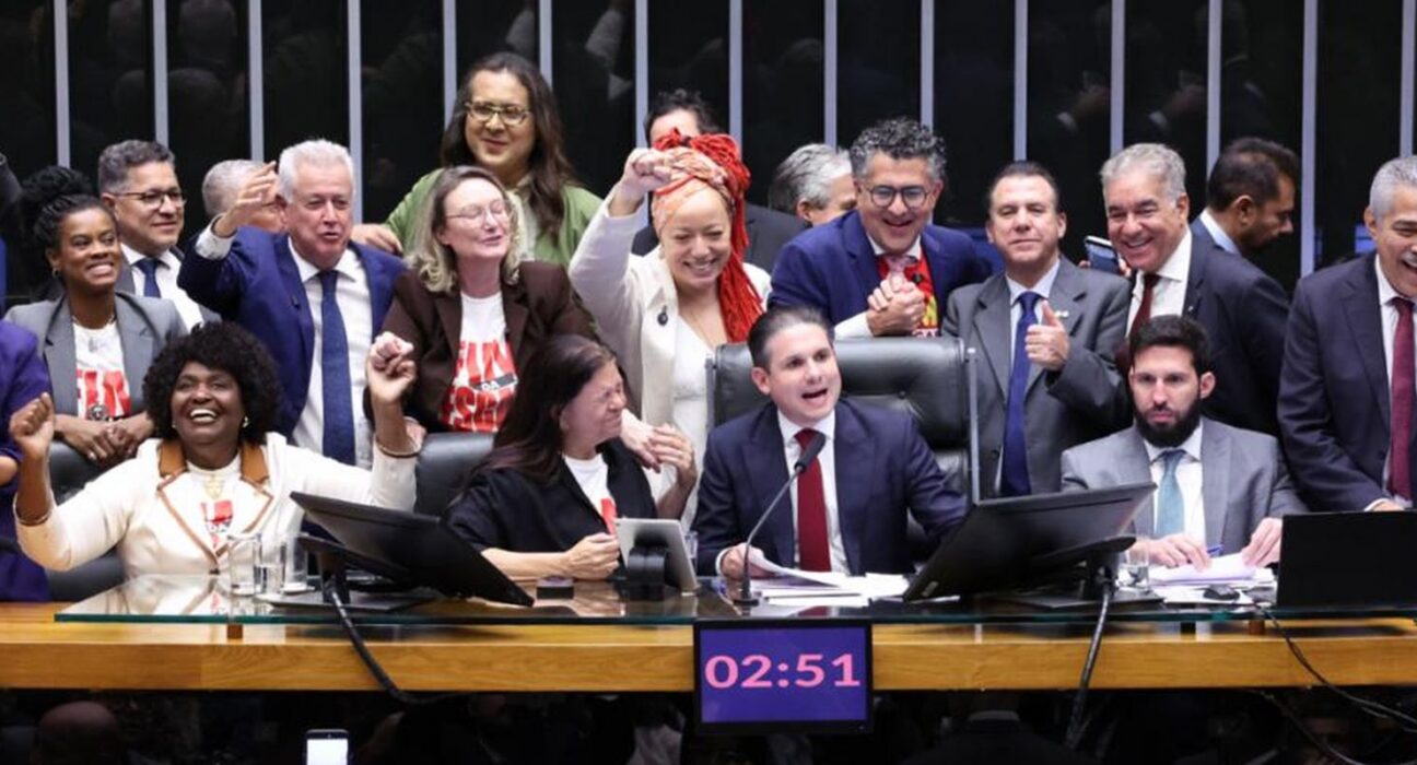 Câmara aprova, em dois turnos, PEC pelo fim da escala 6x1