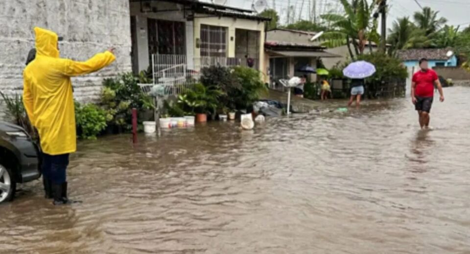 Chuvas em Pernambuco causam deslocamento de 9,4 mil pessoas 