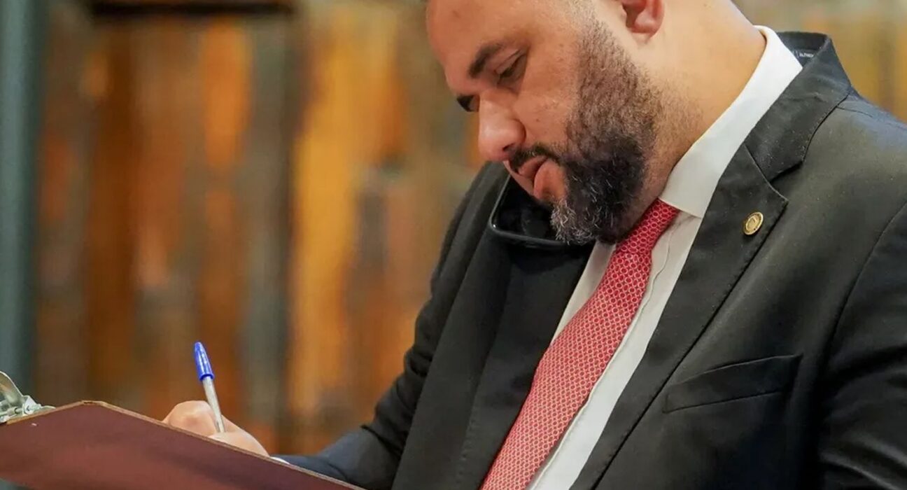 PF encontra mensagens de violência em celular de deputado preso no RJ