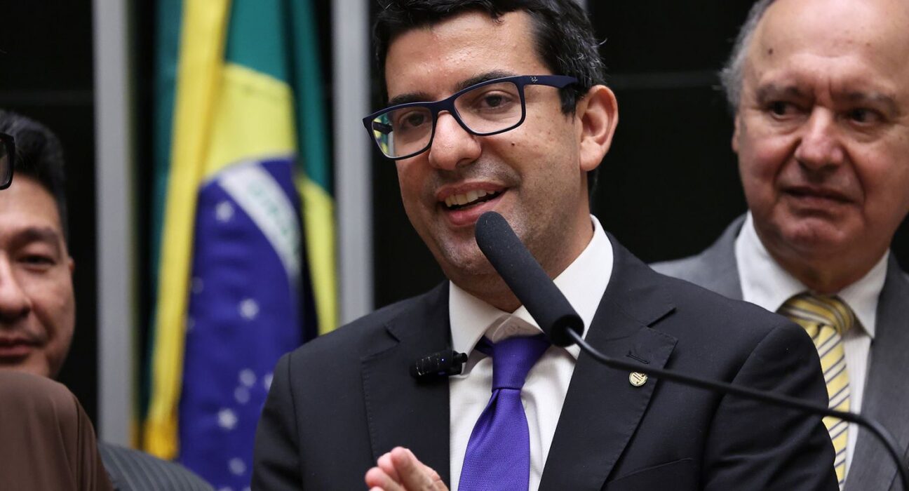 PF mira deputado do RJ e fraudes em contratos de R$ 200 milhões 