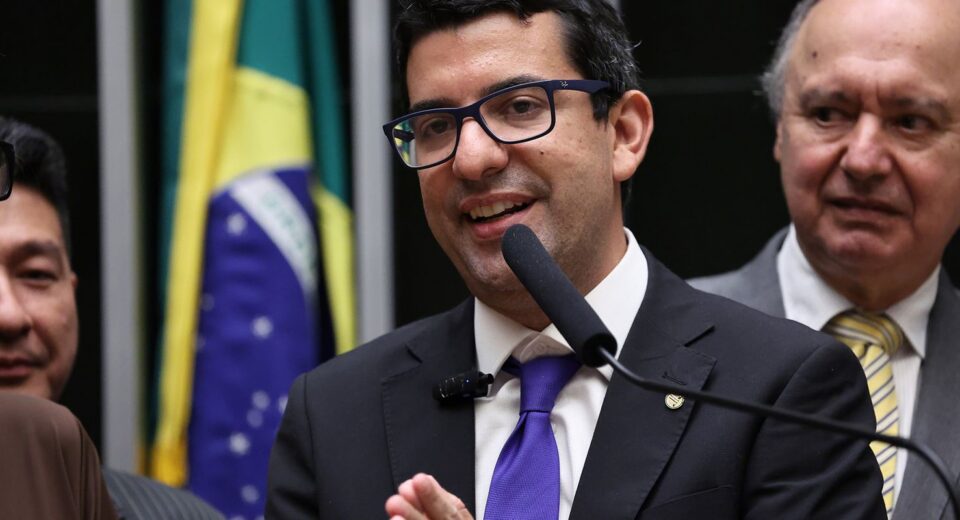 PF mira deputado do RJ e fraudes em contratos de R$ 200 milhões 