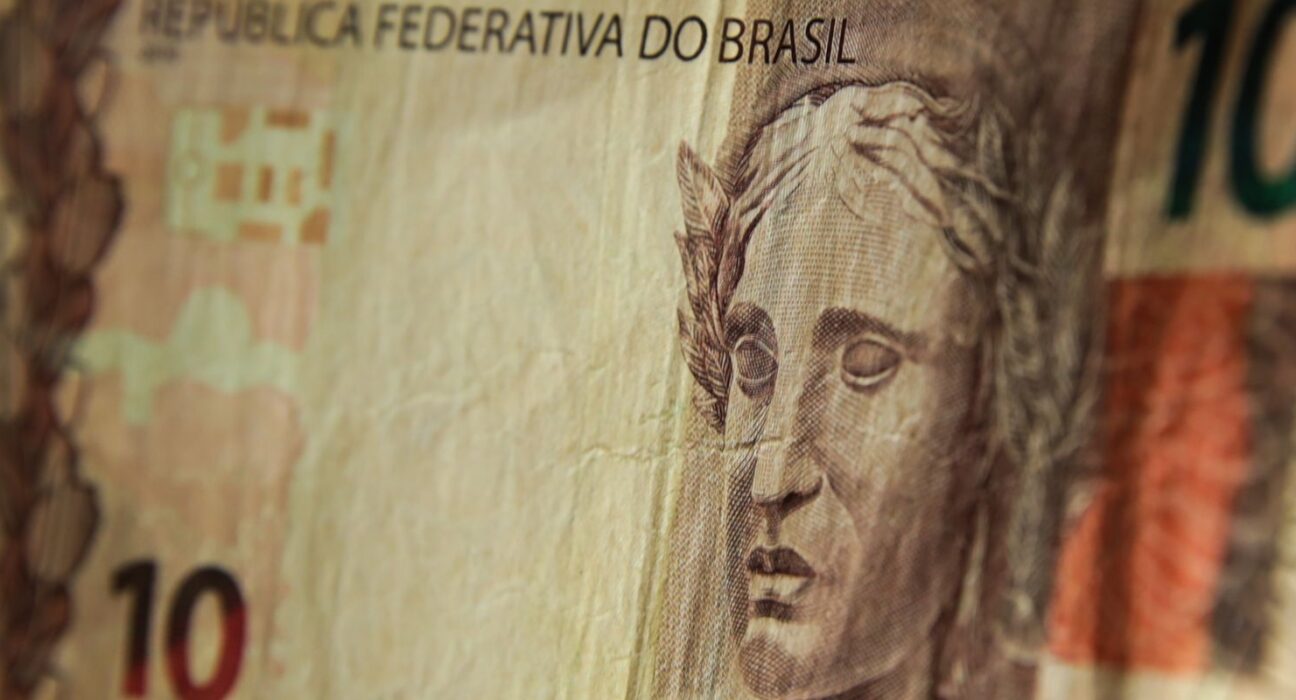 Governo de SP aplica multa recorde de R$ 1 bilhão contra Fast Shop