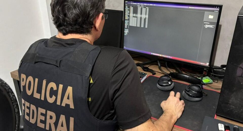 Crime de racismo em canal de mensagens é investigado pela PF
