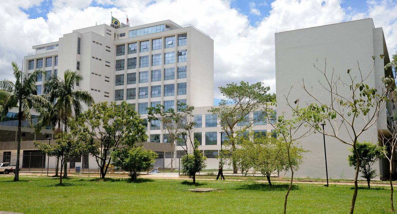 PM retira estudantes da reitoria da USP