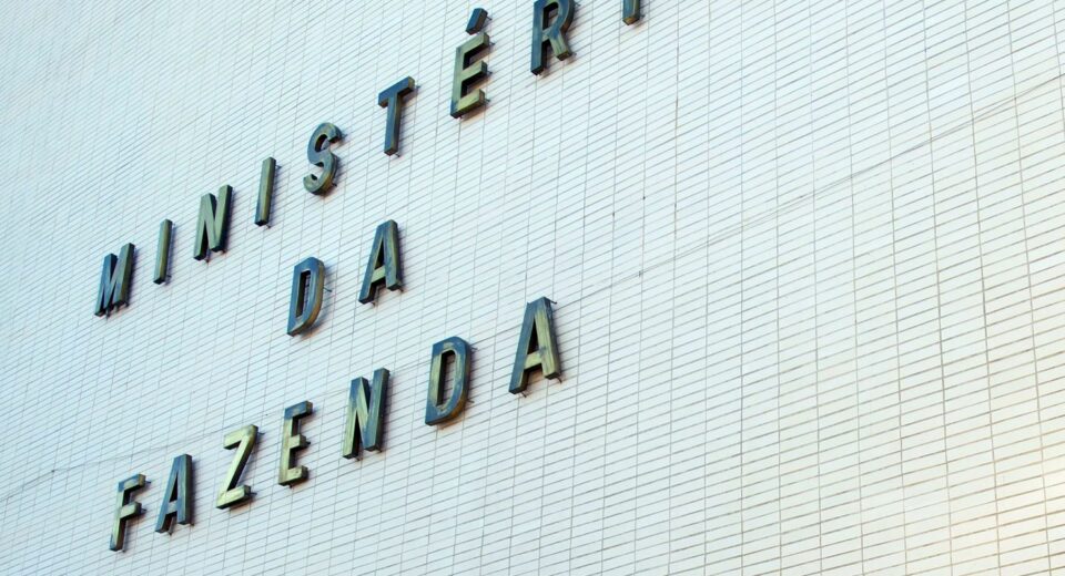 Fazenda eleva para 4,5% estimativa de inflação com guerra e petróleo