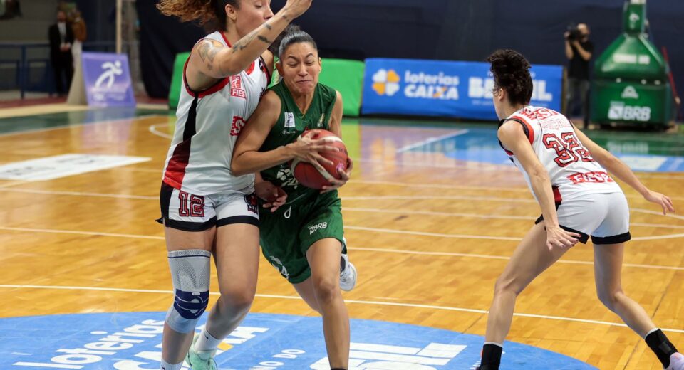 Sesi Araraquara vence o Cerrado e encosta na liderança da LBF