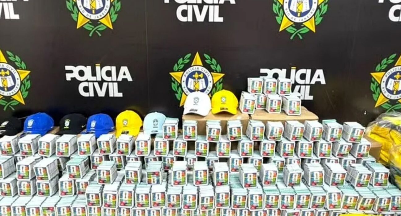 RJ: Polícia apreende mais de 200 mil figurinhas falsificadas da Copa