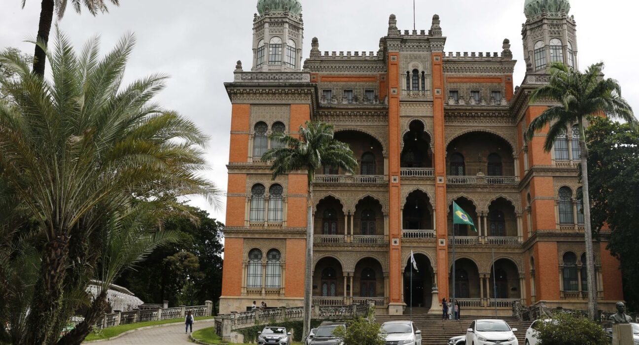 Justiça Federal manda derrubar perfis com desinformação sobre Fiocruz