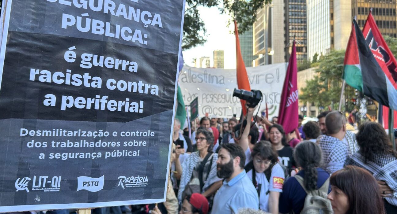 Cordão da Mentira faz ato na Paulista para lembrar Crimes de Maio