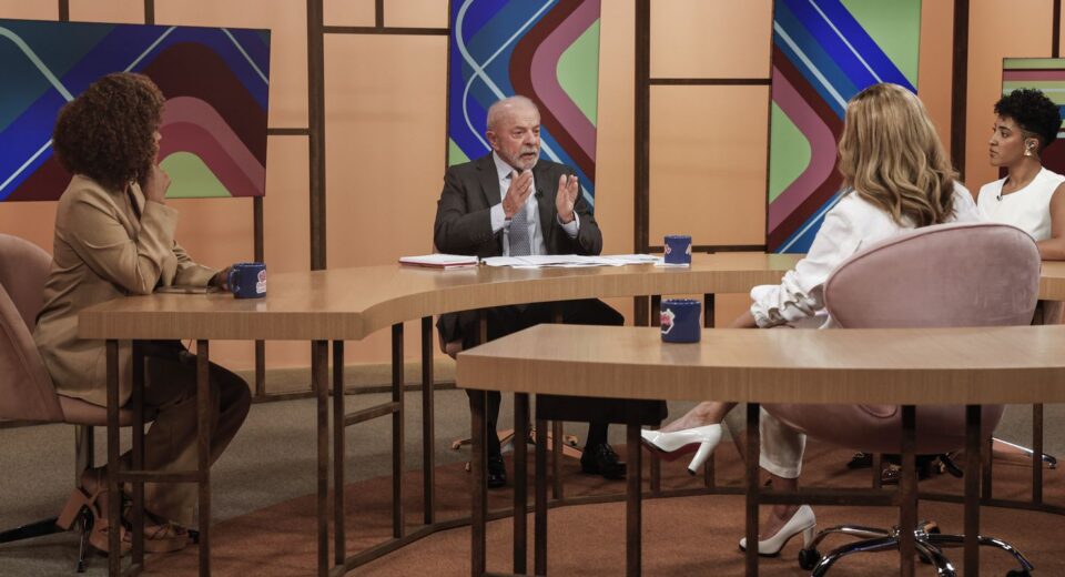Lula diz que monitora preço dos combustíveis todos os dias