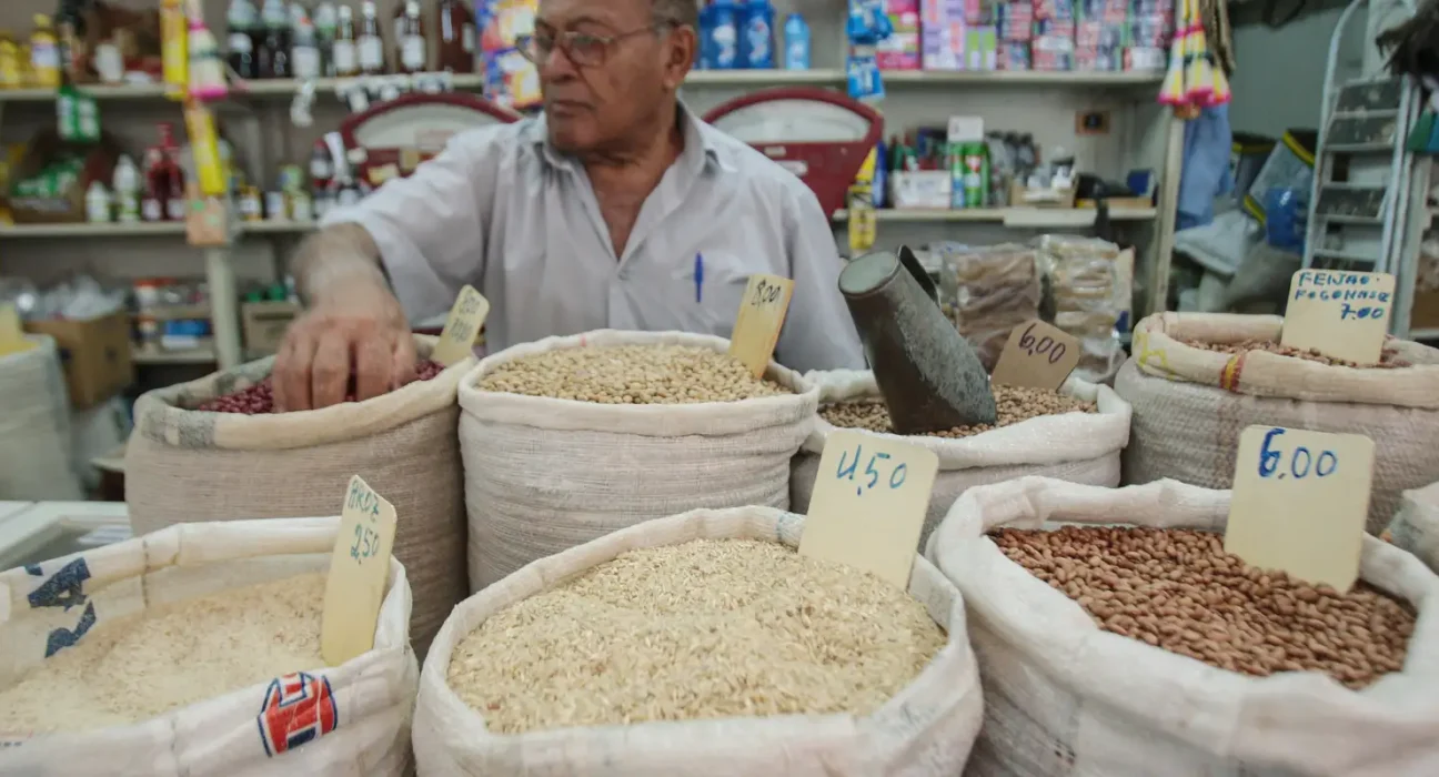 Mercado eleva previsão da inflação para 4,89% este ano
