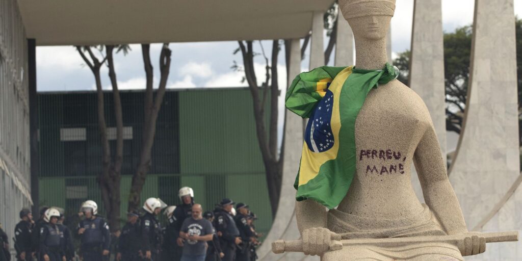 Moraes rejeita revisar pena de Débora do Batom, condenada pelo 8/1
