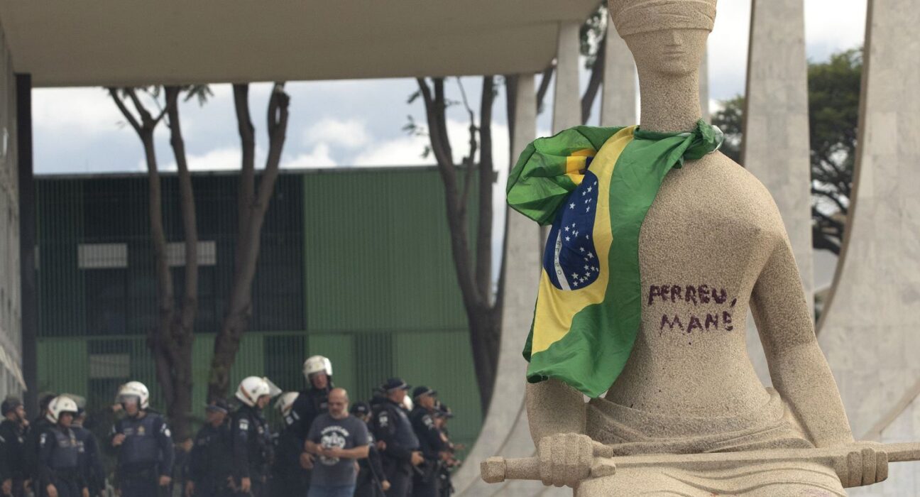 Moraes rejeita revisar pena de Débora do Batom, condenada pelo 8/1