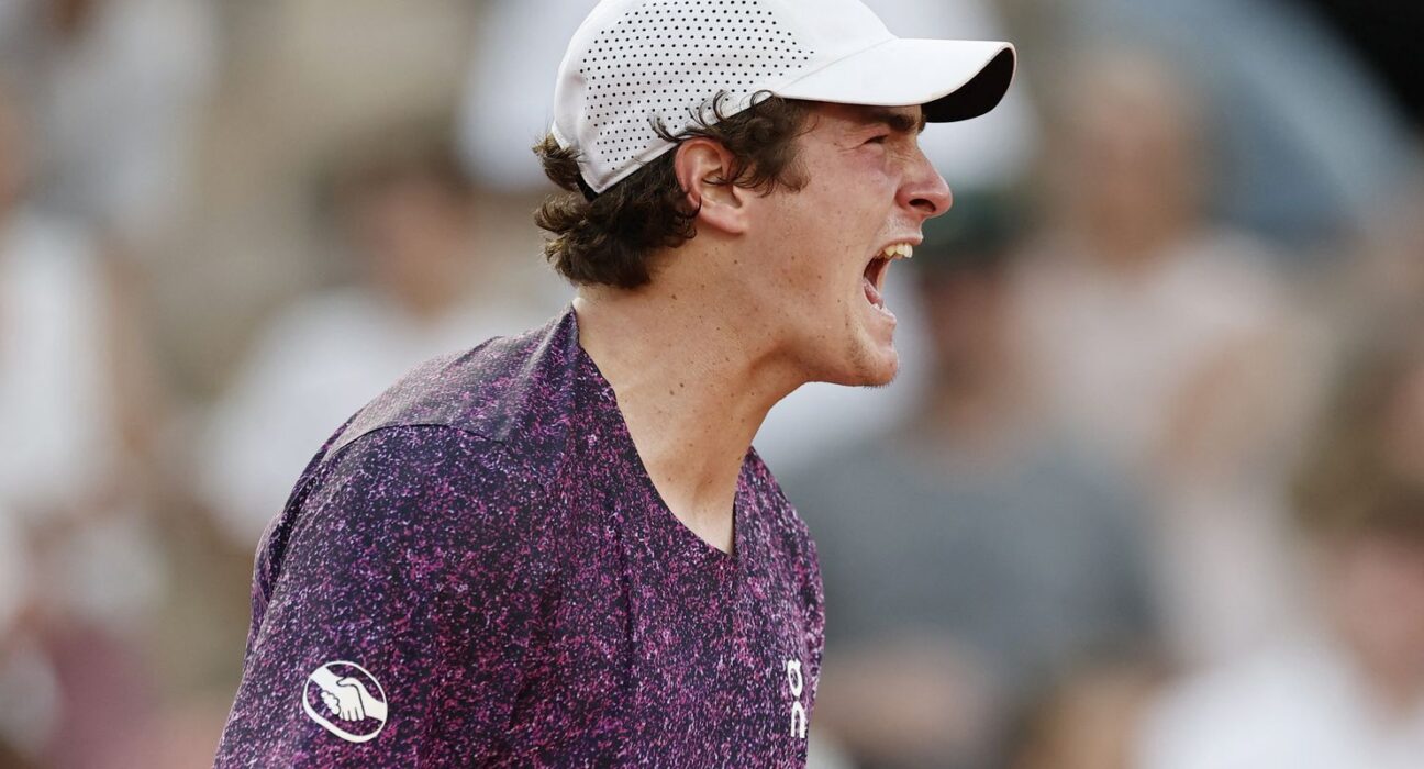 João Fonseca vira sobre croata e vai encarar Djoko em Roland Garros