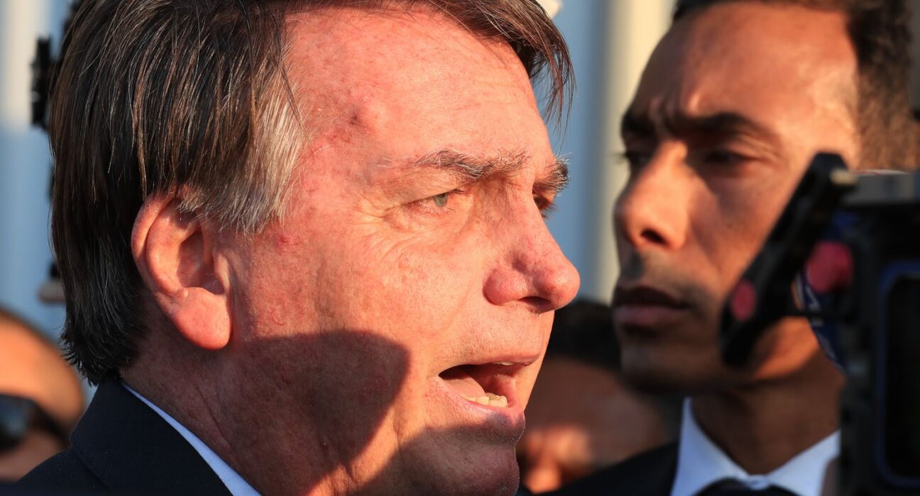 Bolsonaro tem alta hospitalar após passar por cirurgia no ombro