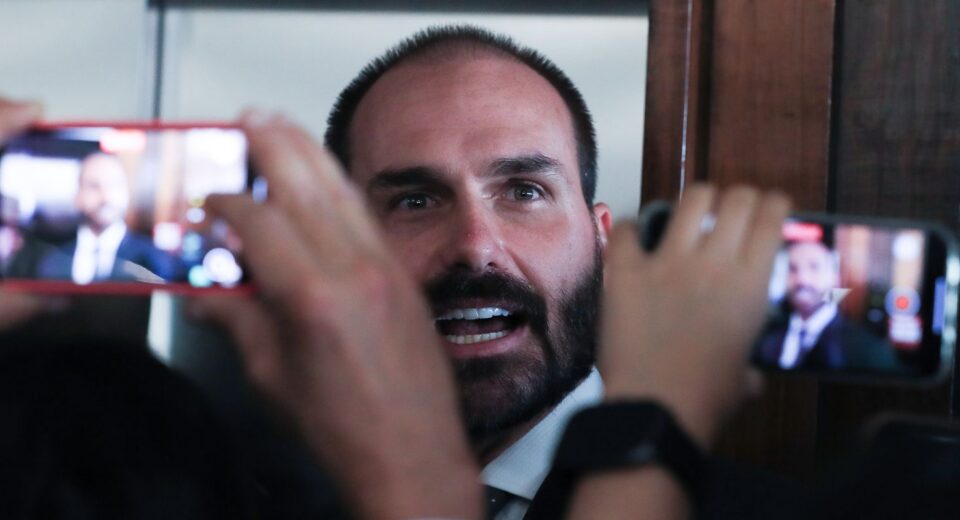 PGR pede ao Supremo condenação de Eduardo Bolsonaro por coação