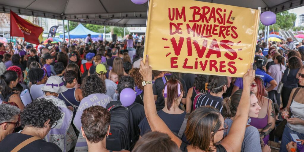 Órfãos de vítimas de feminicídio terão direito a pensão do INSS