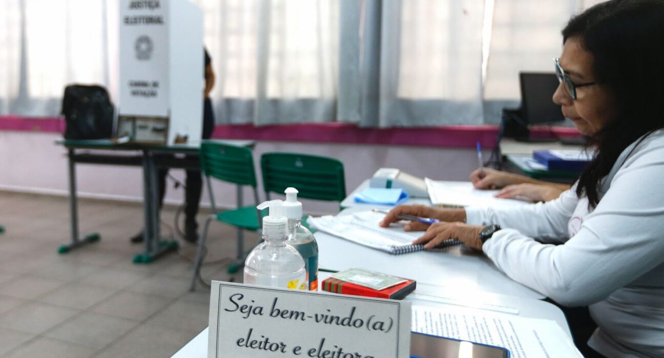 Eleições 2026: eleitor pode se inscrever para ser mesário voluntário