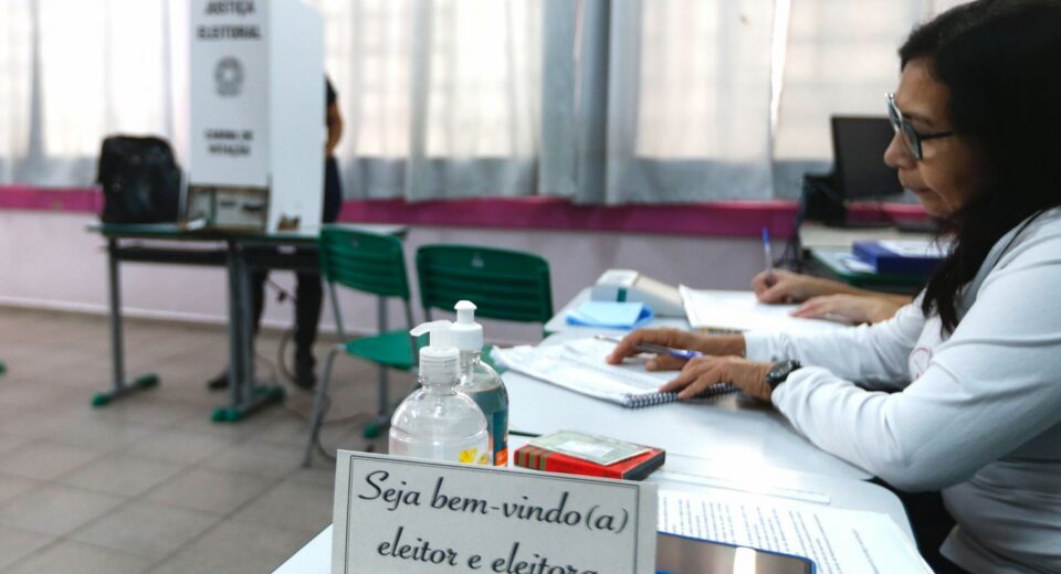 Eleições 2026: eleitor pode se inscrever para ser mesário voluntário