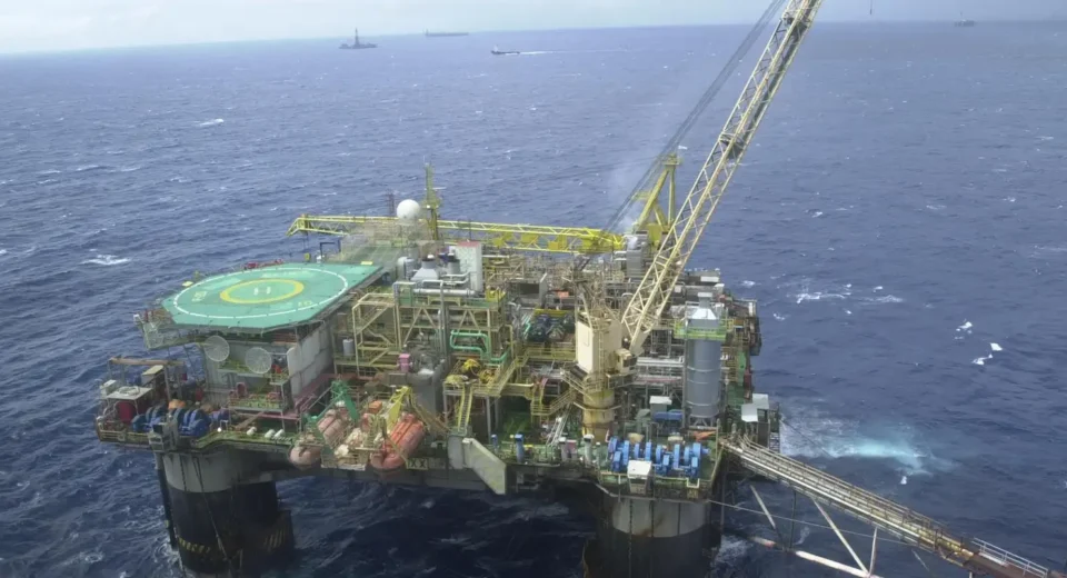 Em meio à guerra no Irã, Brasil bate recorde de produção de petróleo