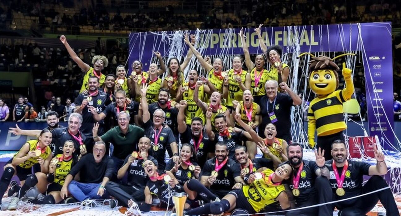Praia Clube bate Minas e fatura título da Superliga Feminina de vôlei