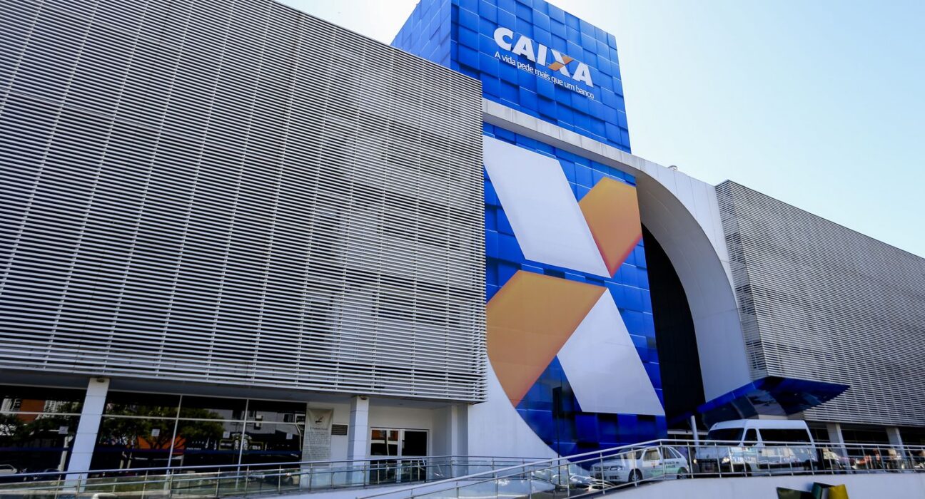 Caixa e BB liberam abono salarial para nascidos em maio e junho