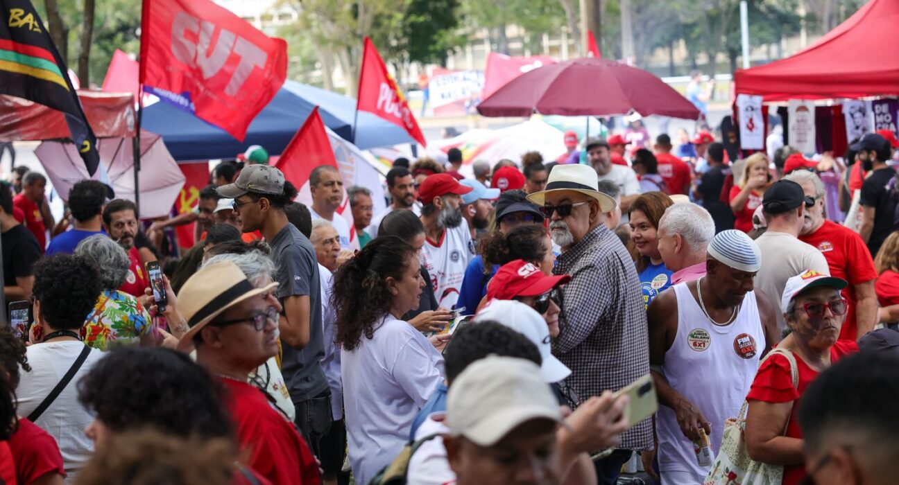 Sindicatos realizam ato pelo direito ao descanso e fim da escala 6x1