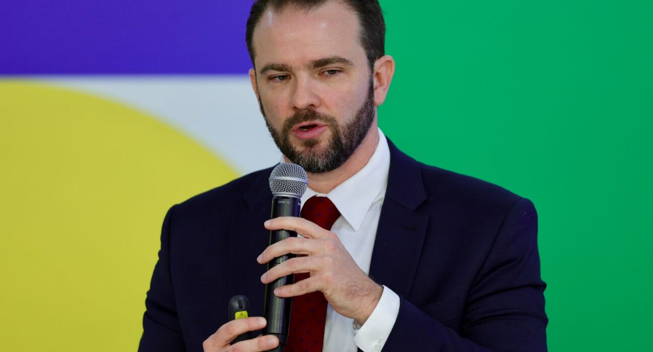 Desenrola 2.0 renegocia quase R$ 1 bilhão em dívidas, diz Durigan