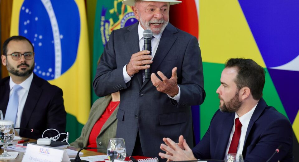 Lula: Desenrola Brasil ajudará população a "tirar corda do pescoço"
