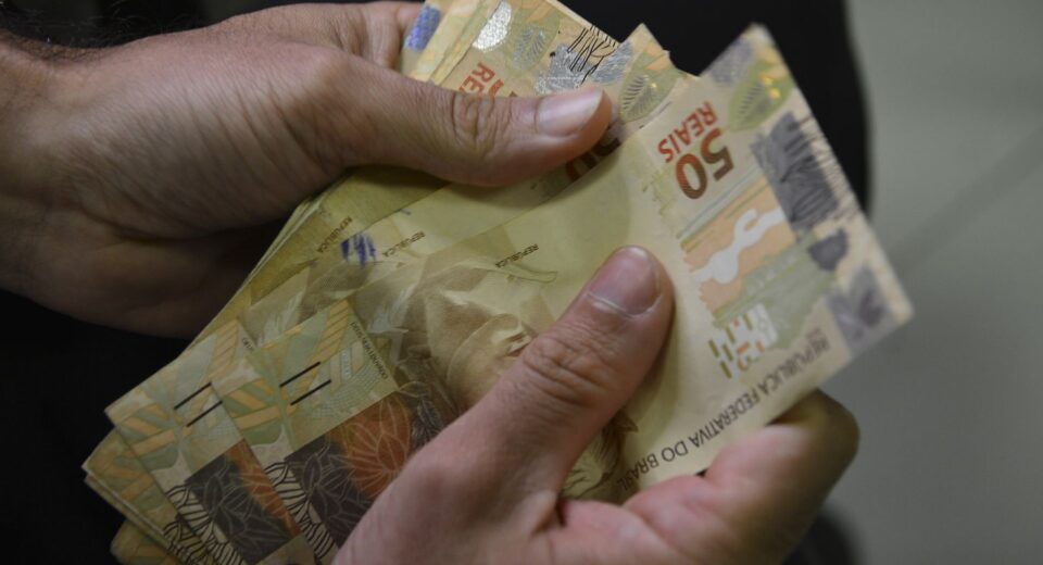 Poupança tem retirada líquida de R$ 476,4 milhões em abril