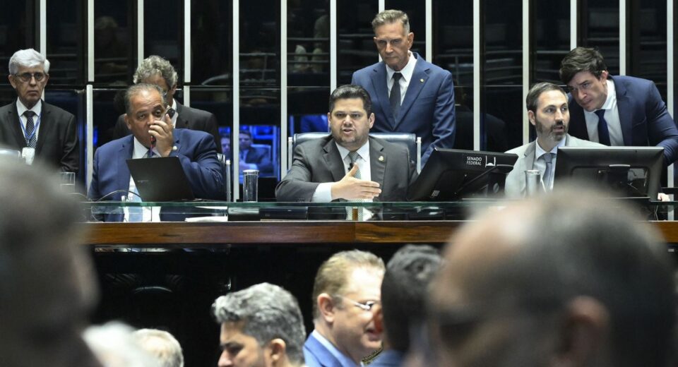 Dosimetria: Alcolumbre promulga lei que beneficia condenados pelo 8/1